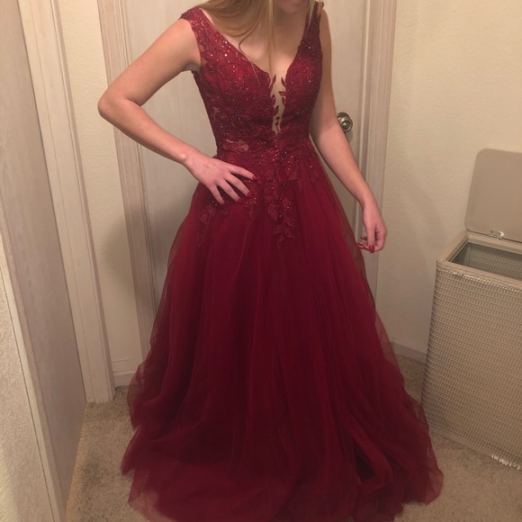 Dresses & Skirts - Red prom dress